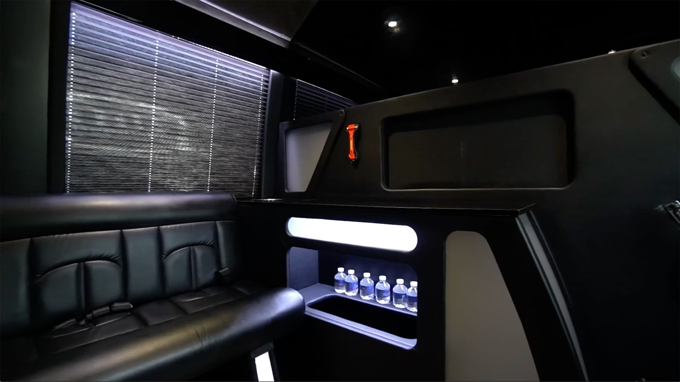 36-pass-limo-bus-3